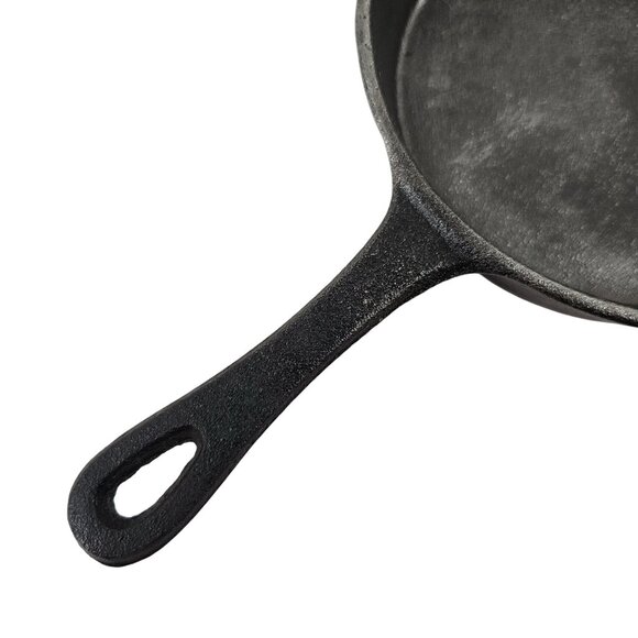 Cast Iron Skillet Double Pour Spout Made In China 6 in Diameter Handle Loop - Picture 7 of 10